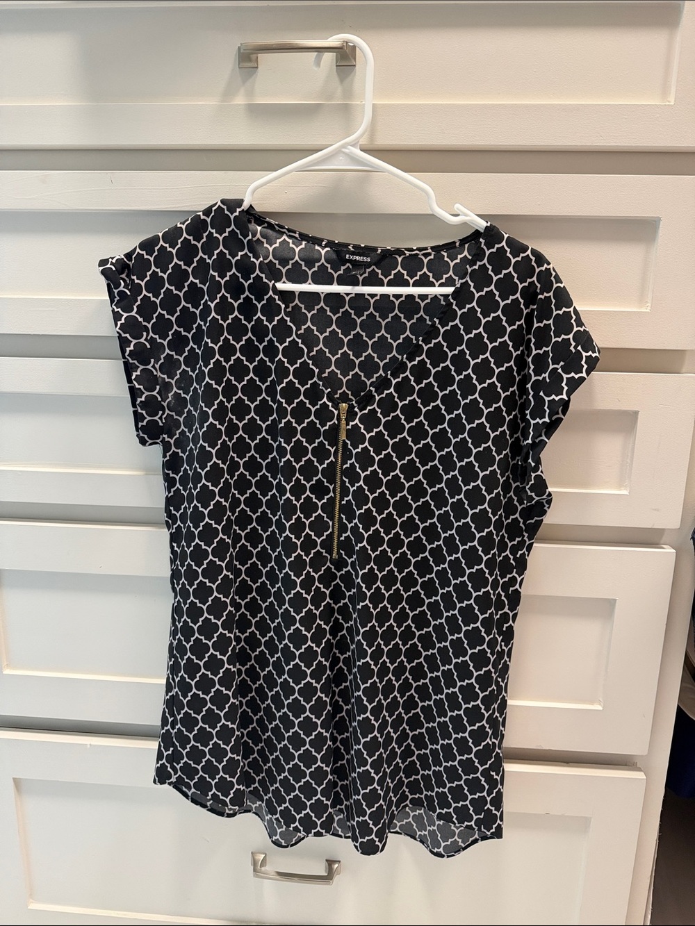 Express Black and White Geometric Print Cap Sleeve Blouse